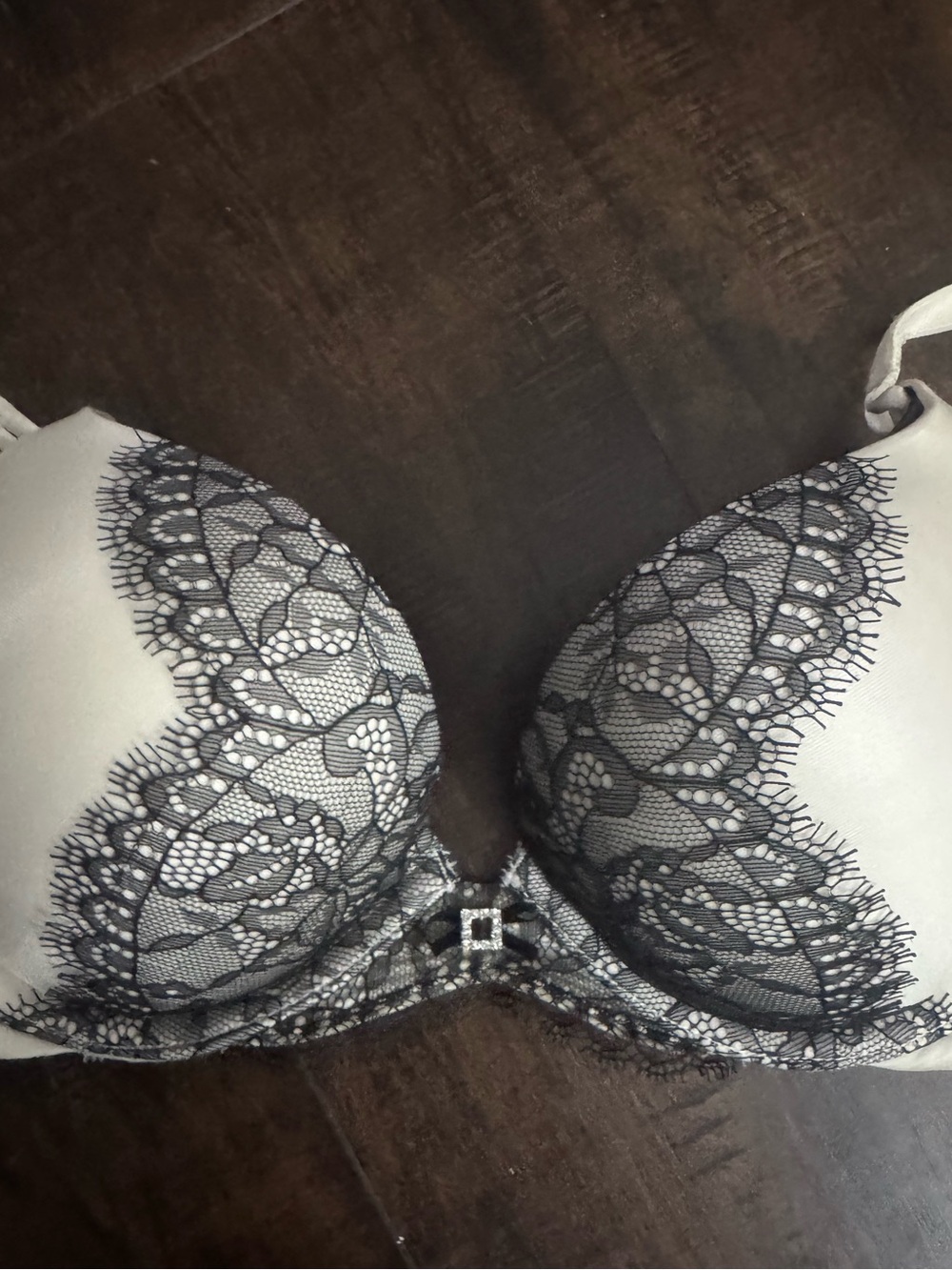 ✨ Victoria’s Secret Miraculous® Plunge Bra 32C — Ivory + Black Eyelash Lace